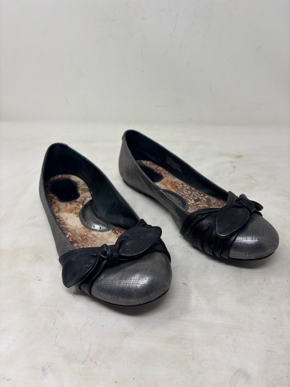 Women’s Metallic Gray Bow Ballet Flats